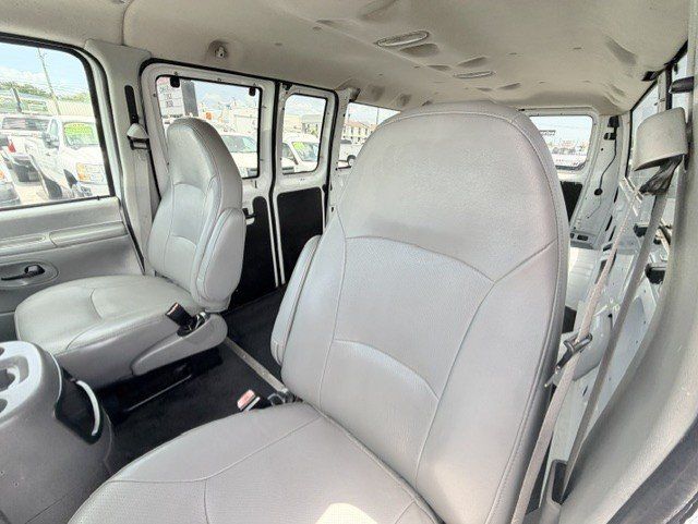 Used 2003 Ford E-350 and Econoline 350 Super Duty RWD image 13