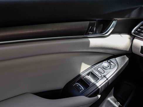 Used 2019 Honda Accord LX image 14