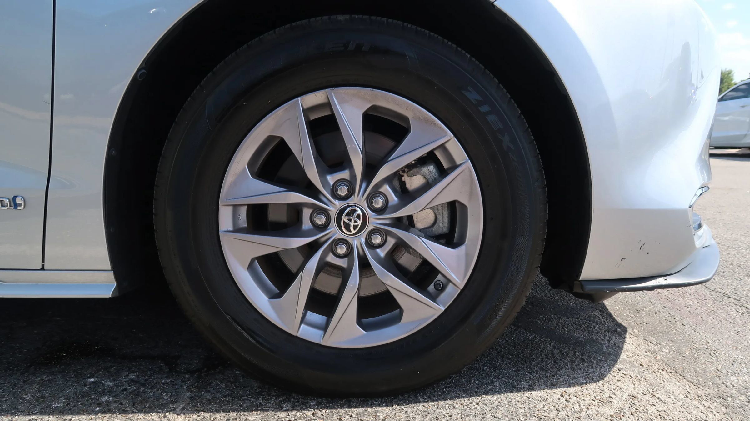 Used 2021 Toyota Sienna XLE FWD image 58