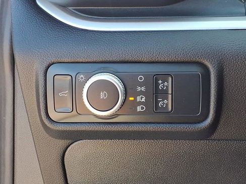 Used 2022 Ford Explorer XLT w/ Equipment Group 202A AWD/4WD image 16