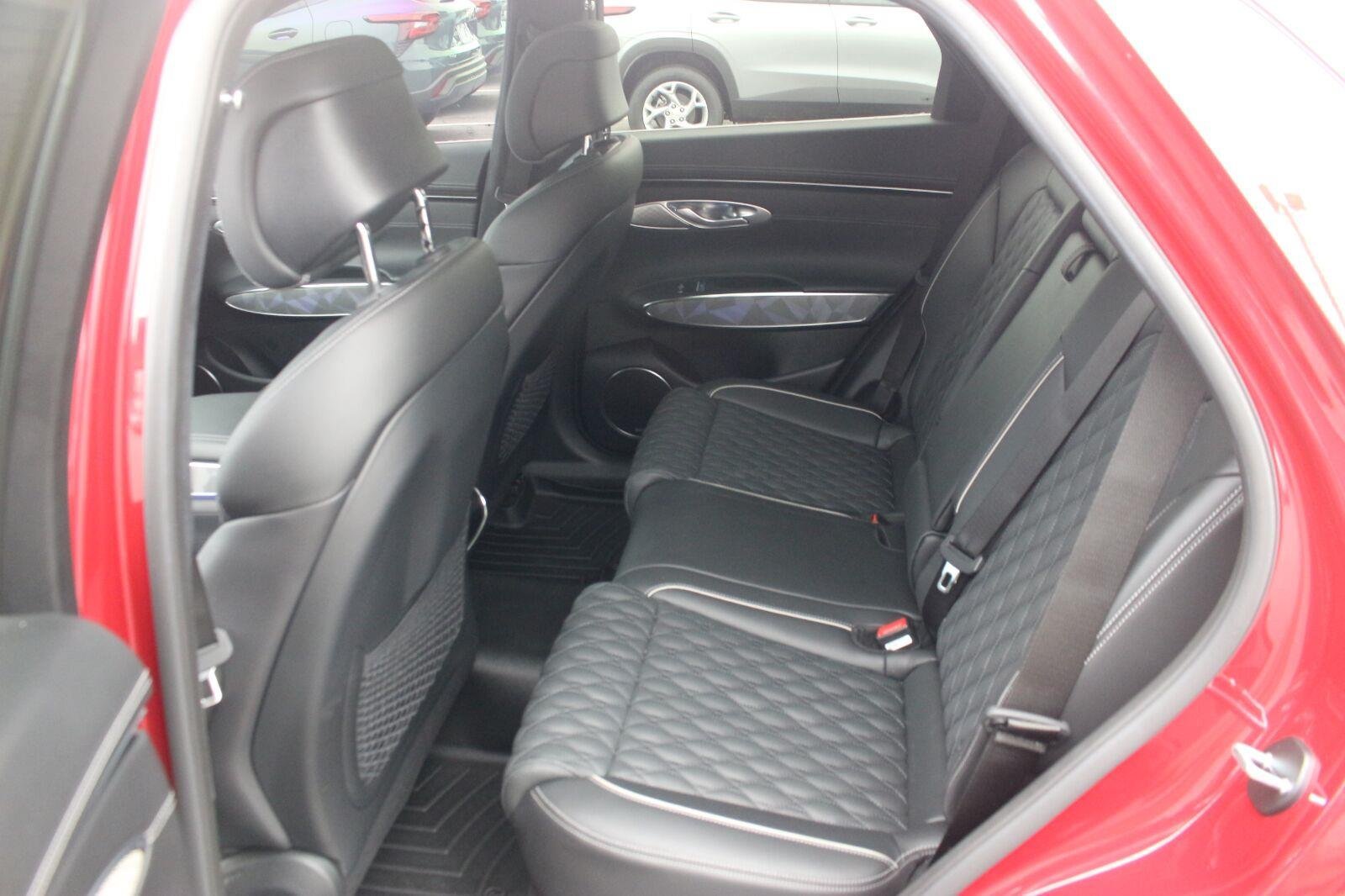 Used 2024 Genesis GV70 3.5T Sport w/ Sport Advanced Package AWD/4WD image 35