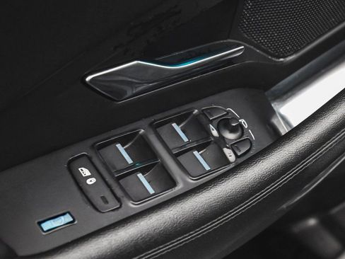 Used 2019 Jaguar E-PACE S image 9