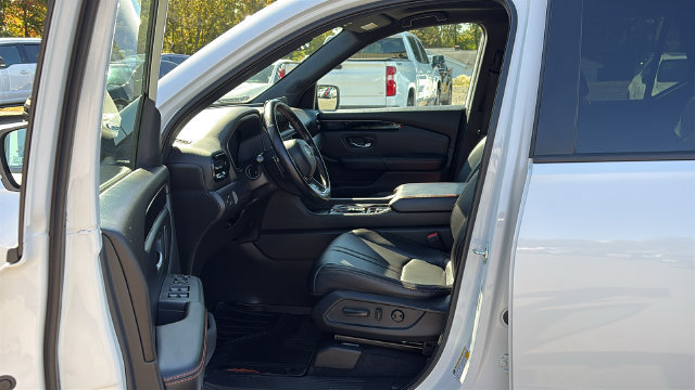 Used 2023 Honda Pilot TrailSport image 10