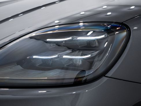 Certified 2025 Porsche Cayenne image 20