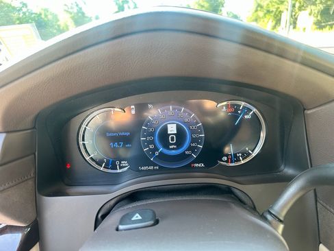 Used 2017 Cadillac Escalade Luxury AWD/4WD image 13