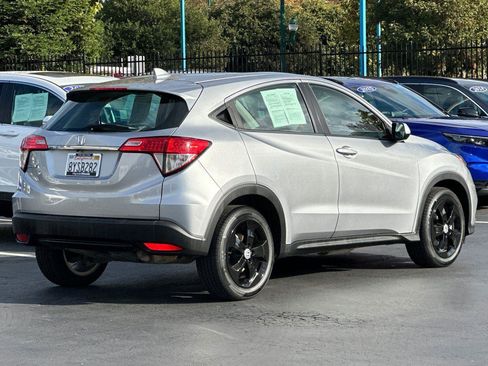 Certified 2022 Honda HR-V LX image 3