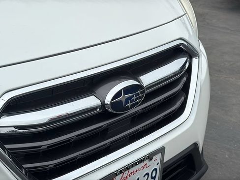 Used 2018 Subaru Outback 2.5i Limited AWD/4WD image 9