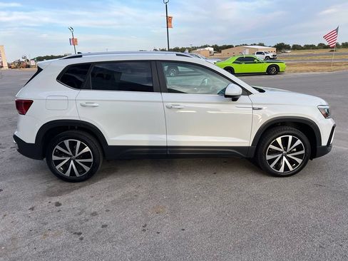 Used 2022 Volkswagen Taos SE FWD image 8