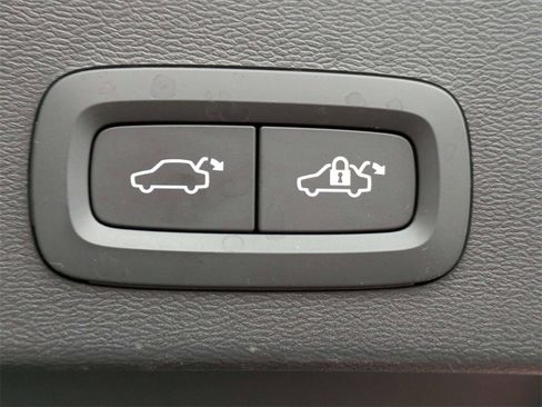 Certified 2023 Volvo XC40 B5 Plus w/ Protection Package Premier image 14