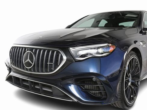 Used 2025 Mercedes-Benz E 53 AMG e 4MATIC Sedan image 3