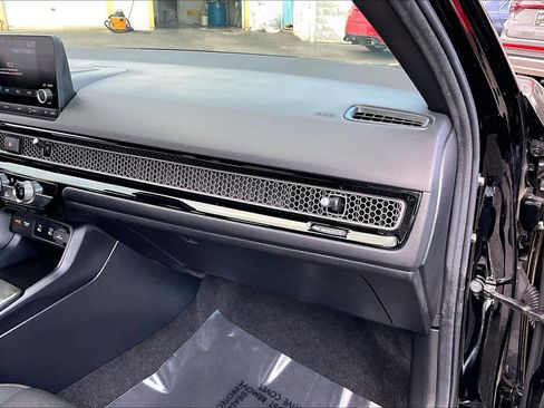 Used 2025 Honda Civic Sport image 18