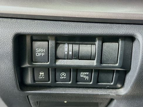 Used 2020 Subaru Crosstrek 2.0i Limited w/ Moonroof Package w/Navigation image 16