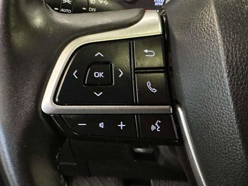 Used 2024 Toyota Highlander XLE AWD/4WD image 20