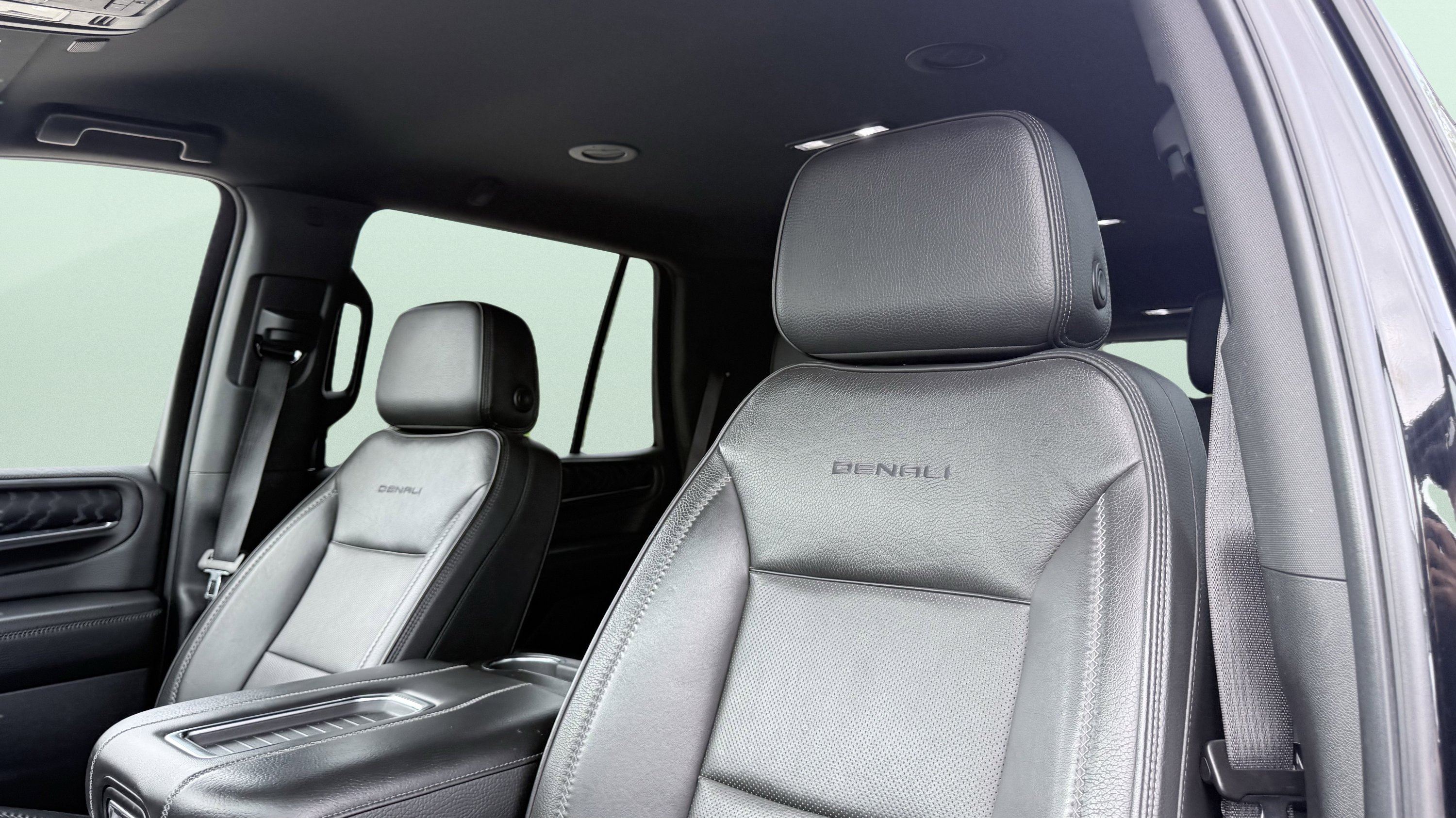 Used 2023 GMC Yukon Denali RWD image 23