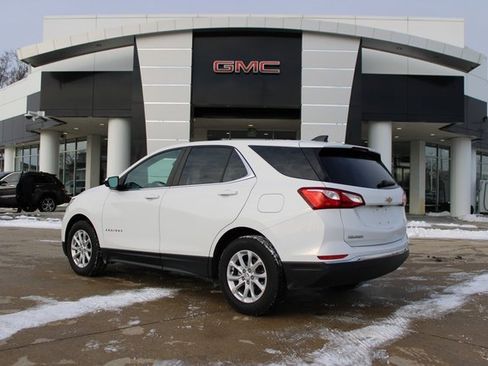 Used 2021 Chevrolet Equinox LT w/ Driver Convenience Package image 4