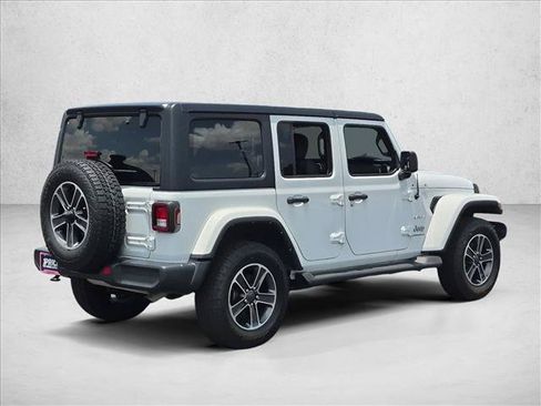 Used 2023 Jeep Wrangler Unlimited Sahara AWD/4WD image 5