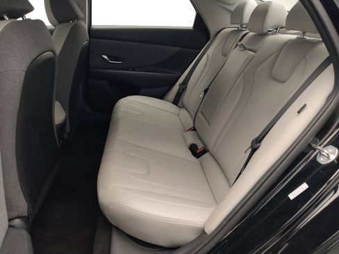 Used 2024 Hyundai Elantra Limited FWD image 18