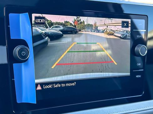 New 2026 Volkswagen Taos SE image 18