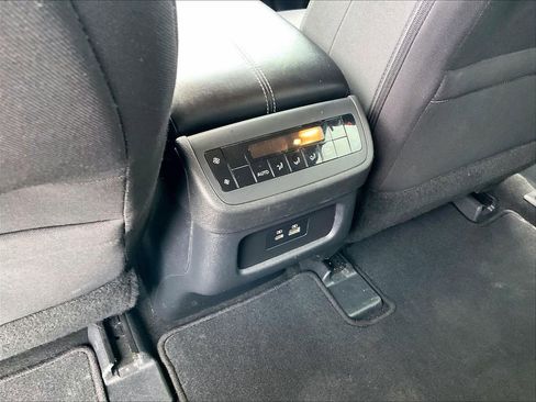 Used 2024 Nissan Pathfinder SV image 27