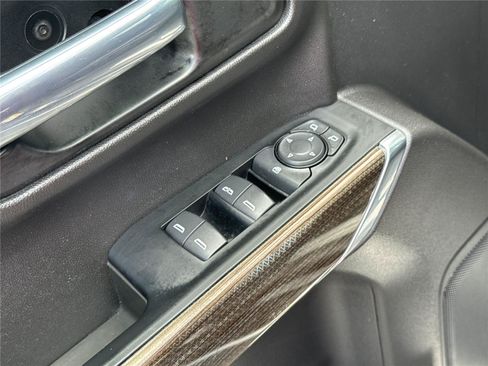 Used 2022 Chevrolet Silverado 1500 LT w/ Z71 Off-Road Package AWD/4WD image 18
