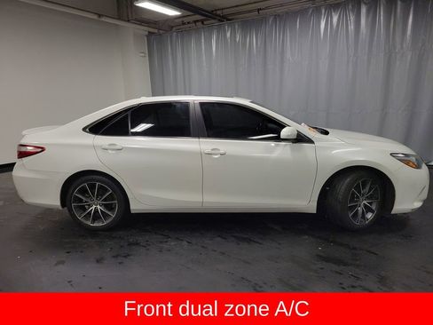 Used 2015 Toyota Camry XSE image 9
