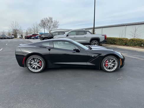 Used 2017 Chevrolet Corvette Stingray Coupe w/ 1LT image 2