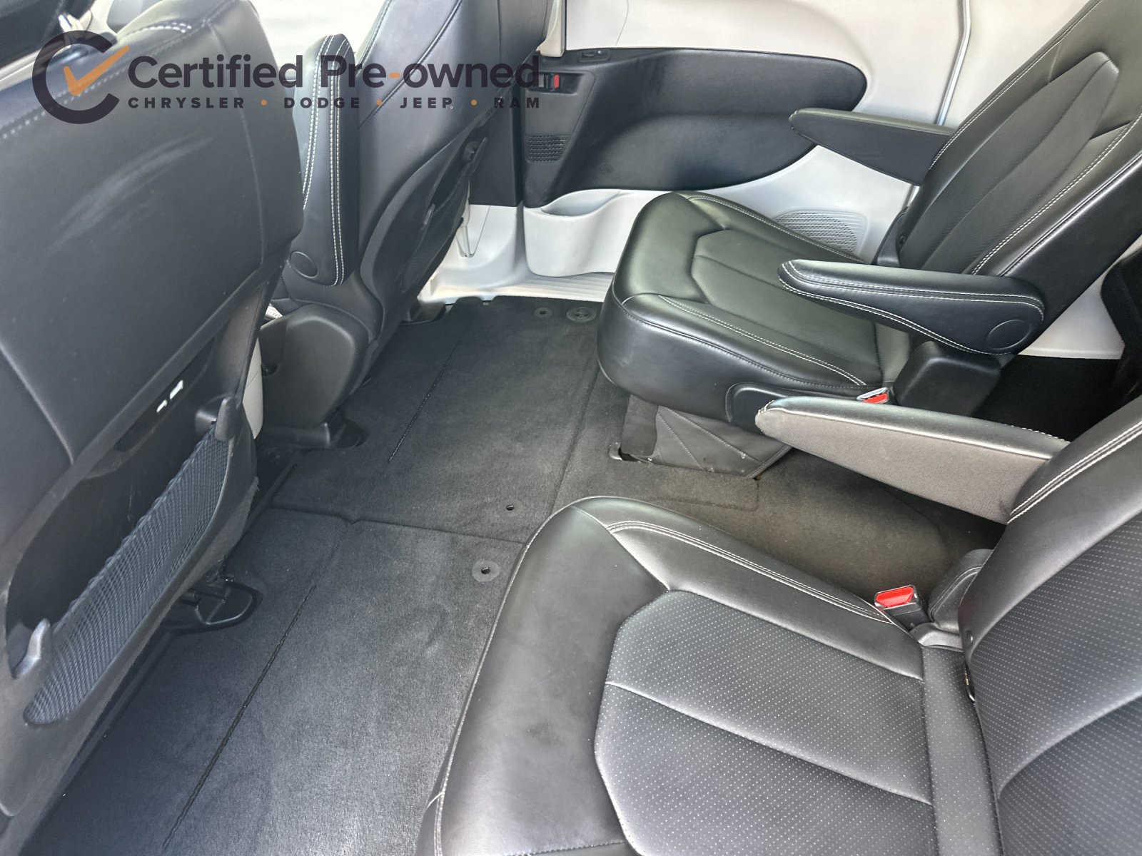 Used 2024 Chrysler Pacifica Touring-L FWD image 13