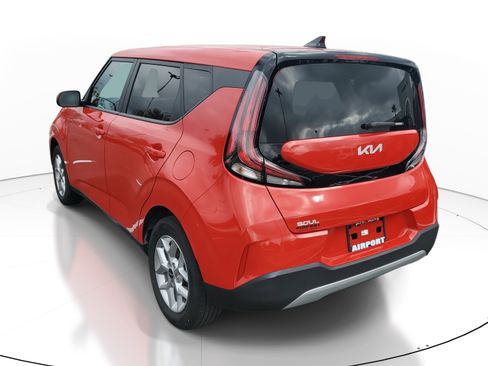 Used 2025 Kia Soul LX w/ LX Technology Package image 3