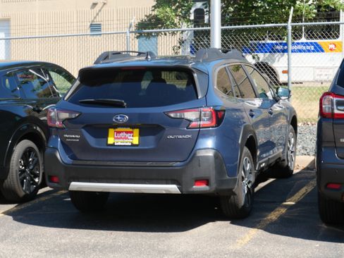 Used 2025 Subaru Outback Limited AWD/4WD image 5
