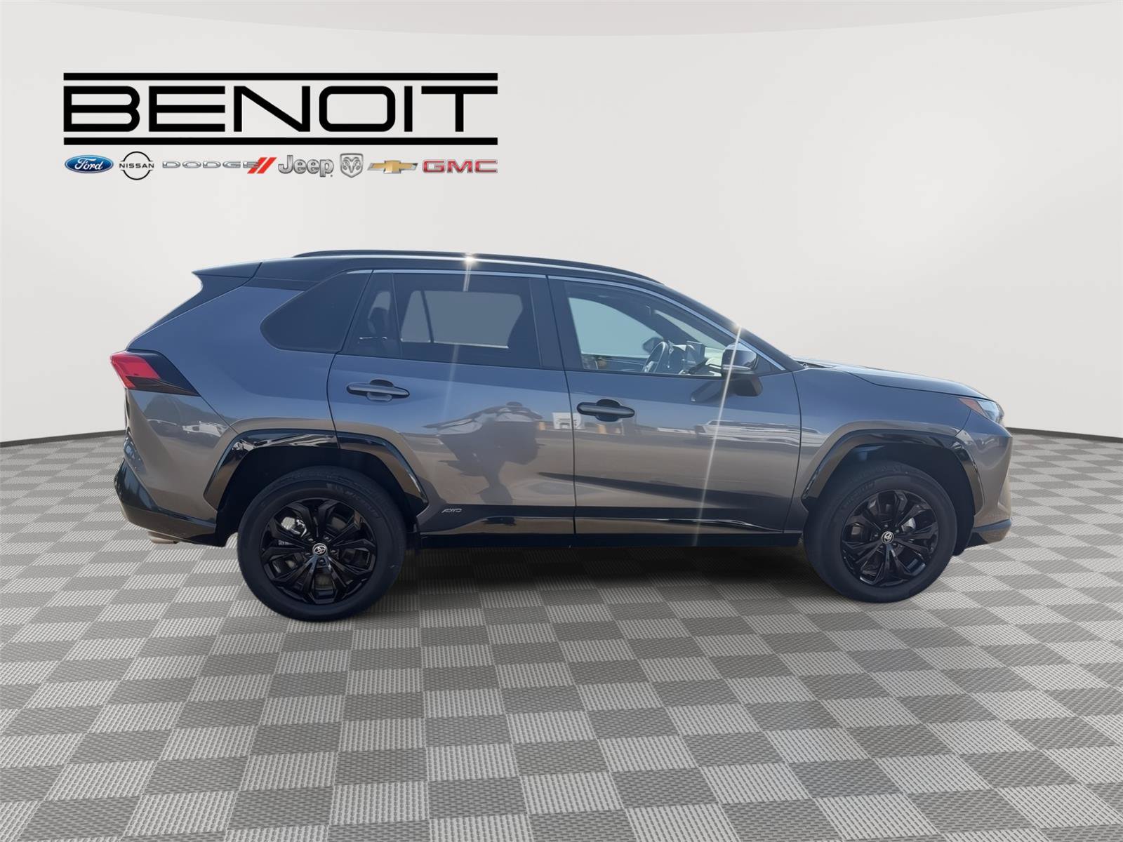 Used 2024 Toyota RAV4 XSE AWD/4WD image 8