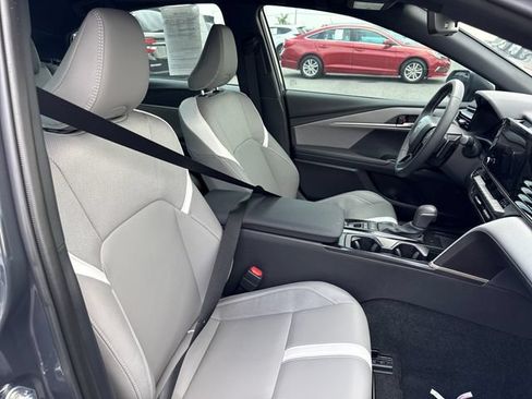 Used 2025 Toyota Camry SE w/ Convenience Package FWD image 13