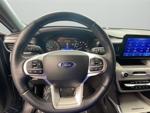 Used 2023 Ford Explorer XLT w/ Equipment Group 202A RWD image 18