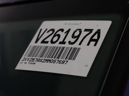 Used 2021 Volkswagen Tiguan SE image 24