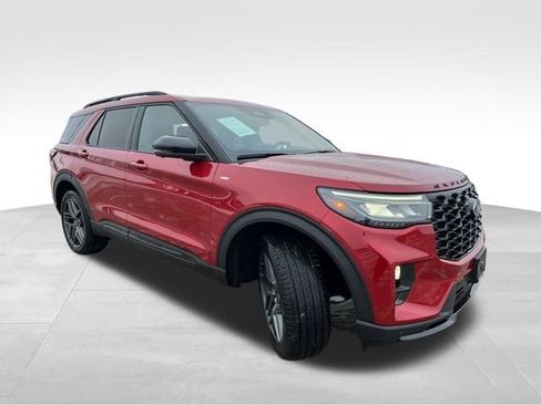 Used 2025 Ford Explorer ST-Line w/ Premium Package image 8