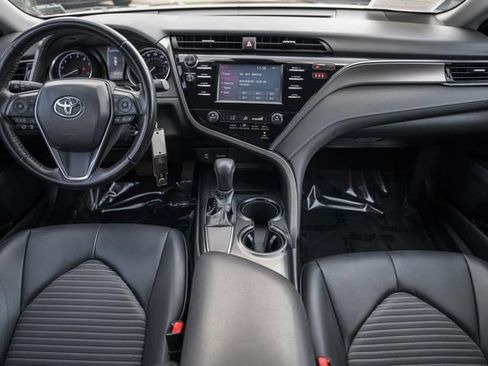 Used 2019 Toyota Camry SE FWD image 16