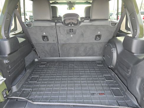 Used 2024 Jeep Wrangler Unlimited Sahara w/ Technology Group image 24