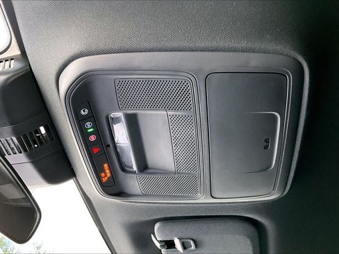 Used 2025 Chevrolet Traverse LT w/ Driver Confidence Package FWD image 32
