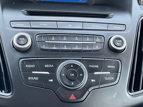 Used 2015 Ford Focus SE FWD image 19