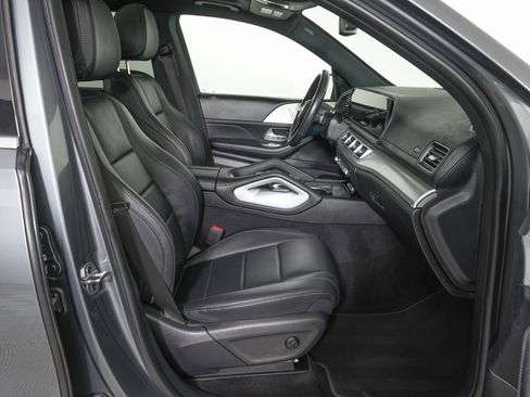 Used 2024 Mercedes-Benz GLS 450 4MATIC image 9