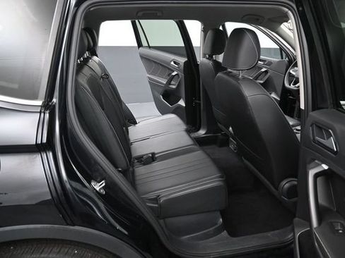 Used 2022 Volkswagen Tiguan SE AWD/4WD image 33