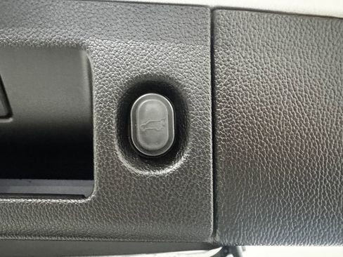 Used 2020 Chevrolet Tahoe Premier AWD/4WD image 35