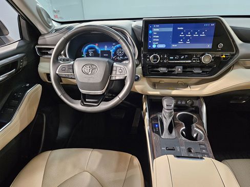 Used 2023 Toyota Highlander Limited AWD/4WD image 9