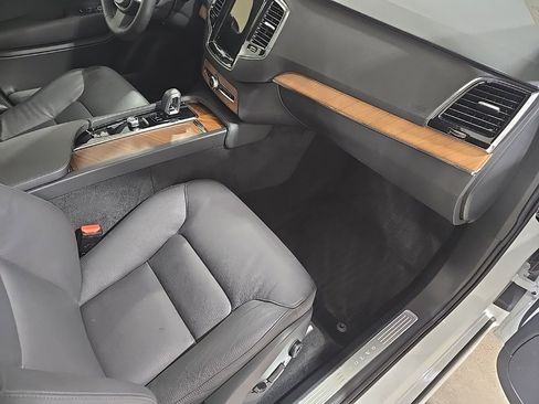 Used 2024 Volvo XC90 B6 Plus w/ Protection Package image 22