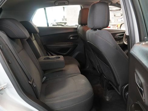 Used 2020 Chevrolet Trax LS AWD/4WD image 28