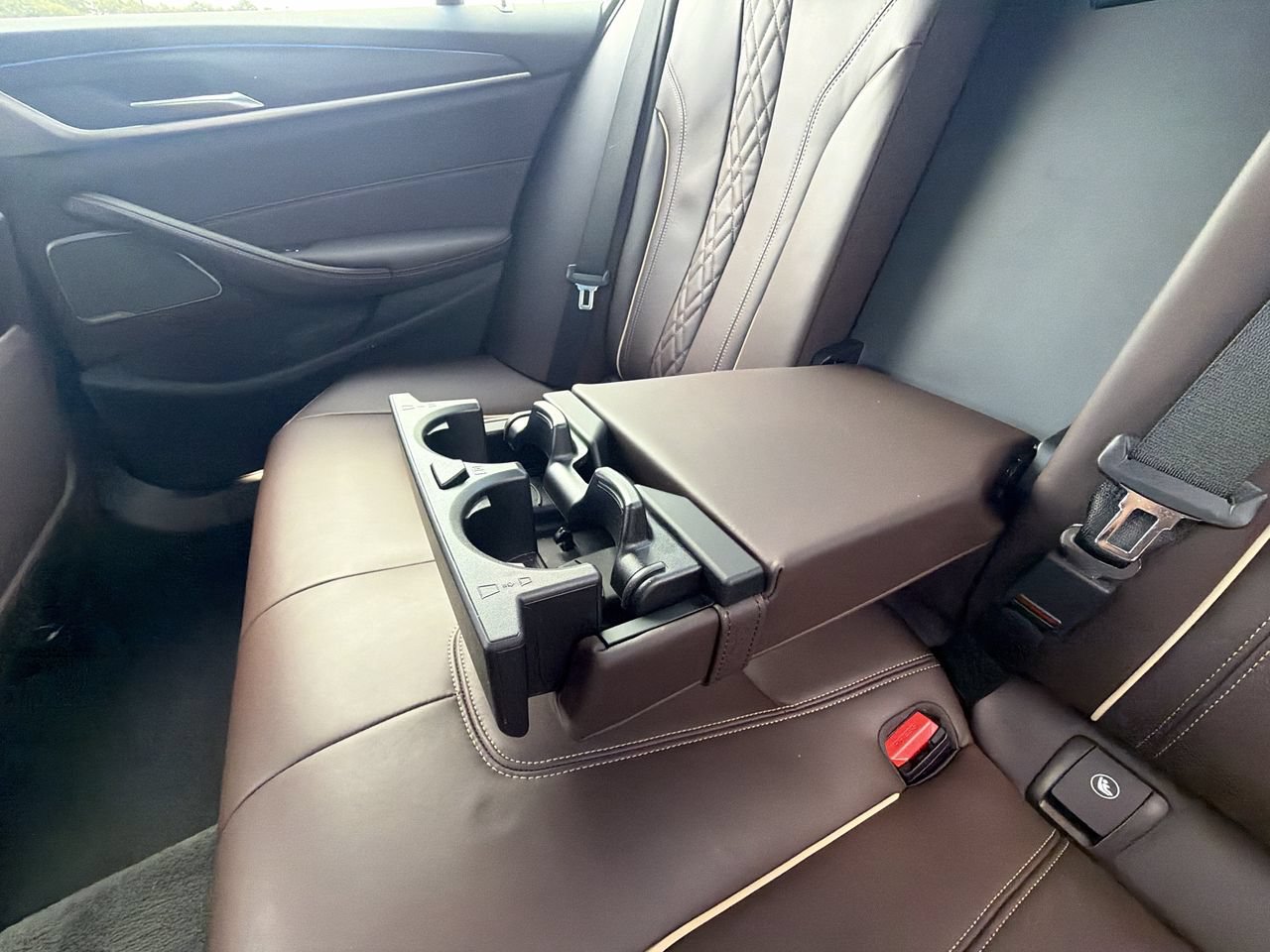 Used 2023 BMW 530e w/ Premium Package RWD image 31
