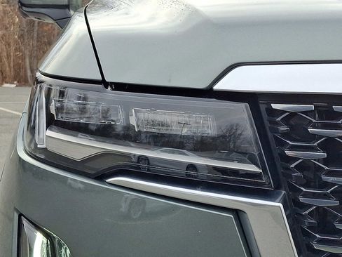 Used 2023 Cadillac Escalade Premium Luxury image 9