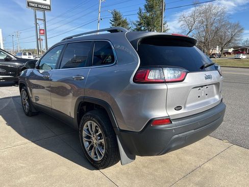 Used 2019 Jeep Cherokee Latitude Plus w/ Comfort/Convenience Group image 6