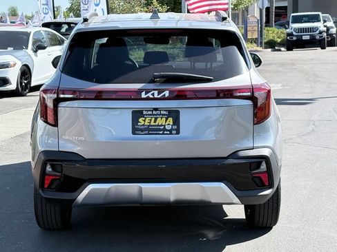 Used 2024 Kia Seltos EX FWD image 6