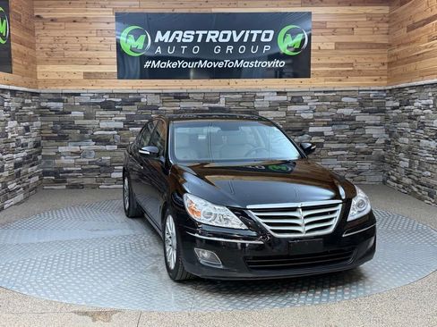 Used 2011 Hyundai Genesis 3.8 w/ Premium Navigation Pkg 3 RWD image 2