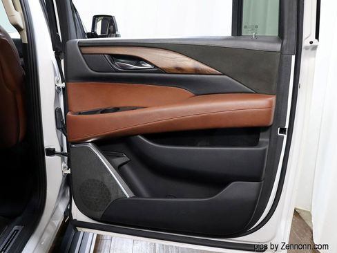 Used 2017 Cadillac Escalade ESV Premium Luxury image 33